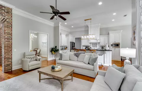 Living - 205 E Toulon St, Brandon, MS 39042 photo 2 of 4