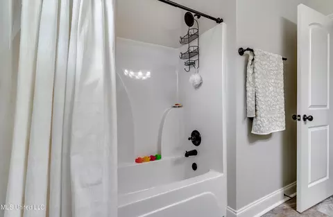 Bath - 205 E Toulon St, Brandon, MS 39042 photo 10 of 10