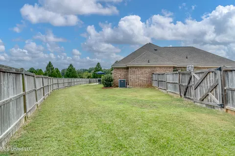 Exterior - 205 E Toulon St, Brandon, MS 39042 photo 7 of 10