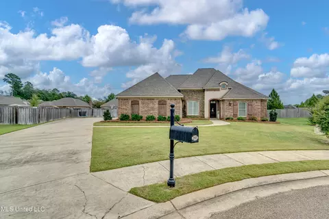 Exterior - 205 E Toulon St, Brandon, MS 39042 photo 3 of 10