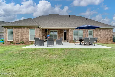 Exterior - 205 E Toulon St, Brandon, MS 39042 photo 6 of 10