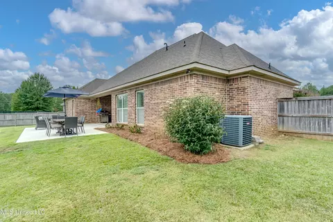 Exterior - 205 E Toulon St, Brandon, MS 39042 photo 9 of 10