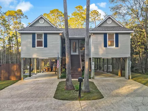 118 Holly Point Dr, Pass Christian, MS 39571