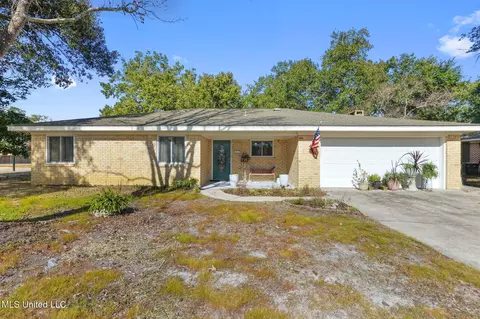 3231 Nottingham Rd, Ocean Springs, MS 39564