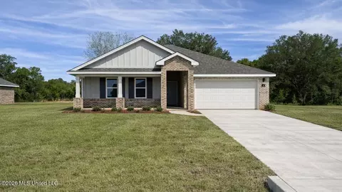 106 Dewberry Dr, Lucedale, MS 39452