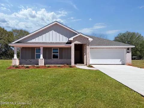 106 Dewberry Dr, Lucedale, MS 39452