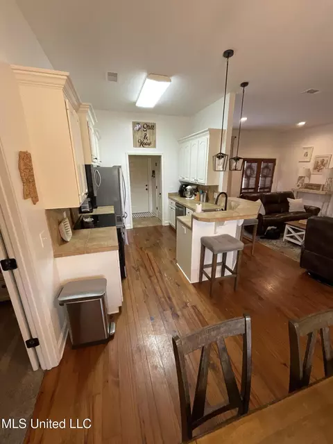 Kitchen - 135 Palin Dr, Madison, MS 39110 photo 2 of 3