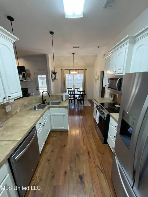 Kitchen - 135 Palin Dr, Madison, MS 39110 photo 1 of 3