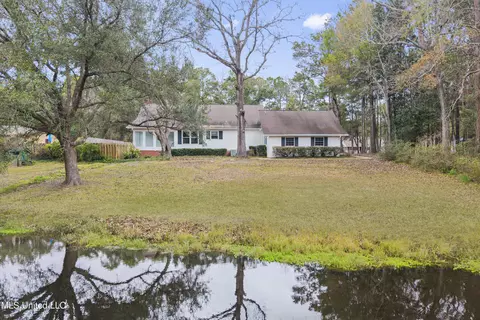 1921 Kingslea Dr, Gautier, MS 39553