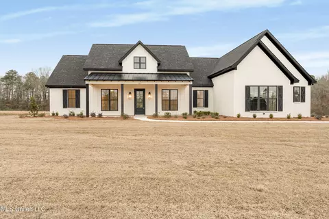 327 Grace Acres Dr, Brandon, MS 39047