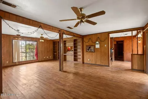 Living - 62 Derrick Rd, Wiggins, MS 39577 photo 2 of 4