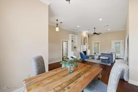 Dining - 215 Tucker Dr, Brandon, MS 39042 photo 2 of 2