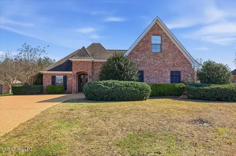215 Tucker Dr, Brandon, MS 39042