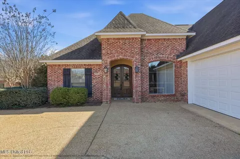 Exterior - 215 Tucker Dr, Brandon, MS 39042 photo 3 of 6