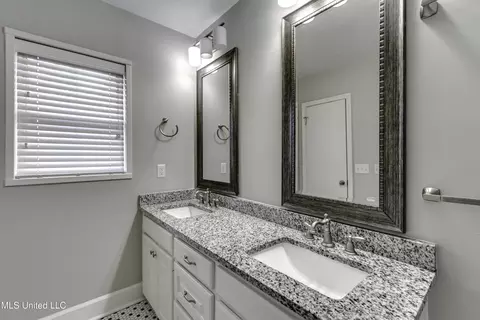 Bath - 4007 Berkley Dr, Jackson, MS 39211 photo 4 of 6