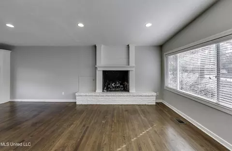 Living - 4007 Berkley Dr, Jackson, MS 39211 photo 3 of 5