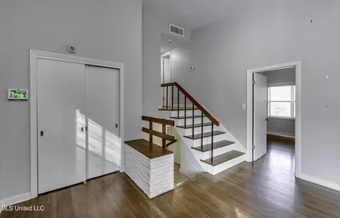 Entry Way - 4007 Berkley Dr, Jackson, MS 39211 photo 1 of 7