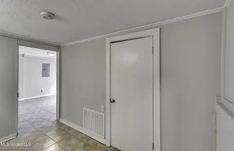 Entry Way - 4007 Berkley Dr, Jackson, MS 39211 photo 6 of 7