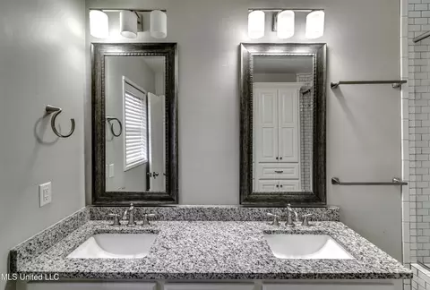 Bath - 4007 Berkley Dr, Jackson, MS 39211 photo 5 of 6