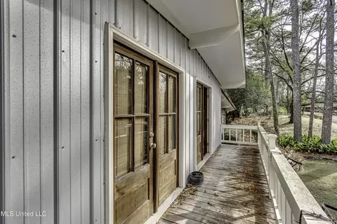 Exterior - 4007 Berkley Dr, Jackson, MS 39211 photo 4 of 10