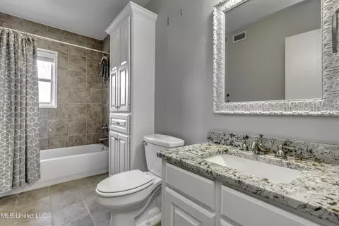 Bath - 4007 Berkley Dr, Jackson, MS 39211 photo 6 of 6