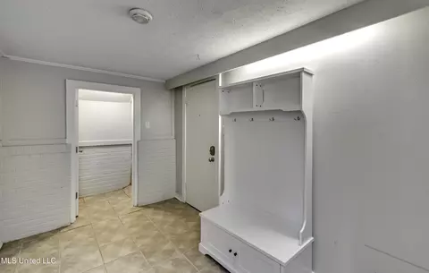 Entry Way - 4007 Berkley Dr, Jackson, MS 39211 photo 7 of 7