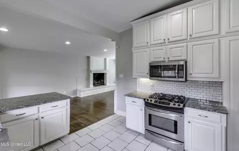 Kitchen - 4007 Berkley Dr, Jackson, MS 39211 photo 6 of 8