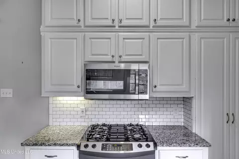 Kitchen - 4007 Berkley Dr, Jackson, MS 39211 photo 4 of 8