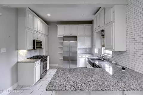 Kitchen - 4007 Berkley Dr, Jackson, MS 39211 photo 8 of 8