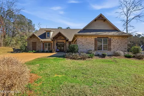 112 Laurelwood Trl, Mendenhall, MS 39114