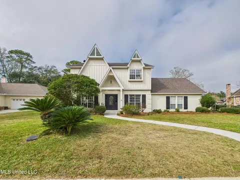 3843 Chaumont Cir, Ocean Springs, MS 39564