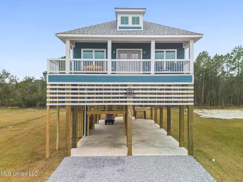 111 Blakemore St, Bay Saint Louis, MS 39520