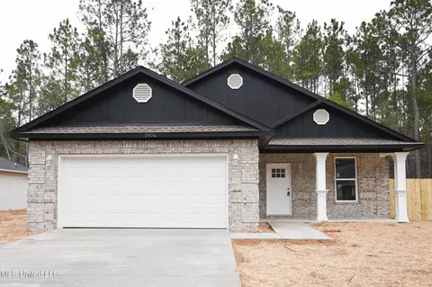 1906 Kingslea Dr, Gautier, MS 39553