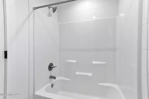 Bath - 317 Hamilton Ct, Brandon, MS 39047 photo 5 of 5
