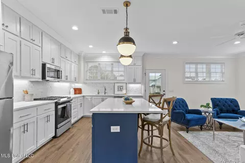 Kitchen - 317 Hamilton Ct, Brandon, MS 39047 photo 7 of 8