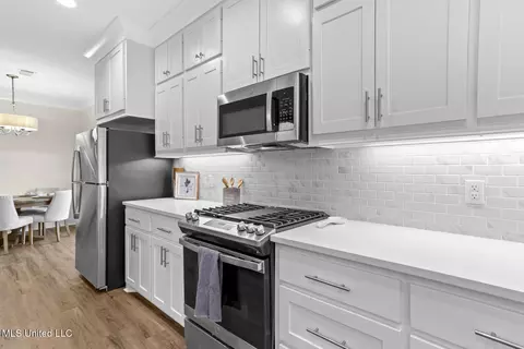 Kitchen - 317 Hamilton Ct, Brandon, MS 39047 photo 3 of 8