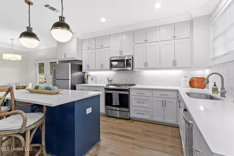 Kitchen - 317 Hamilton Ct, Brandon, MS 39047 photo 1 of 8
