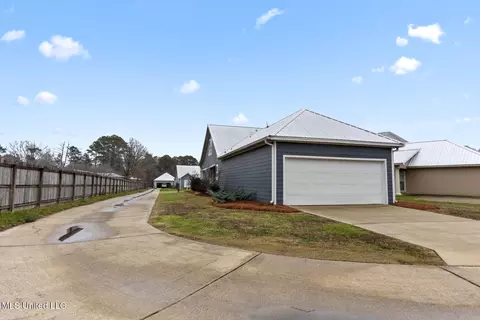 Exterior - 317 Hamilton Ct, Brandon, MS 39047 photo 4 of 4
