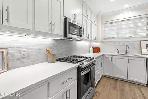 Kitchen - 317 Hamilton Ct, Brandon, MS 39047 photo 4 of 8