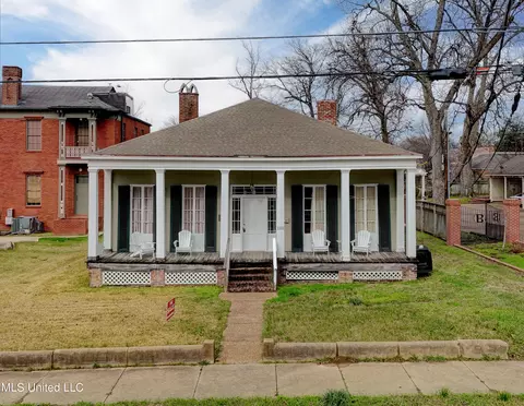 1115 Grove St, Vicksburg, MS 39183