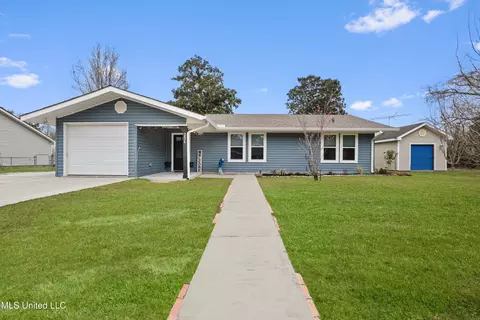 254 Pine Ridge Dr, Waveland, MS 39576