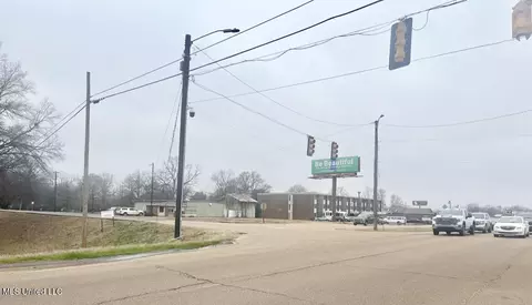 901 W Highway 82, Greenwood, MS 38930