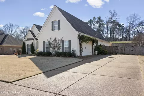 Exterior - 1767 Robertson Place Dr, Hernando, MS 38632 photo 4 of 7