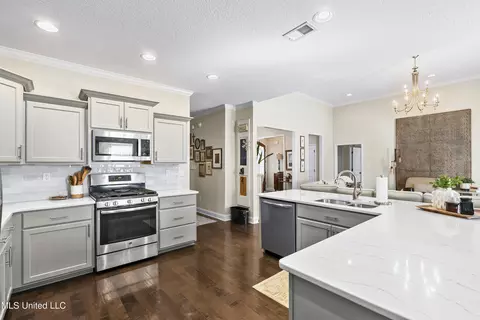 Kitchen - 1767 Robertson Place Dr, Hernando, MS 38632 photo 4 of 5