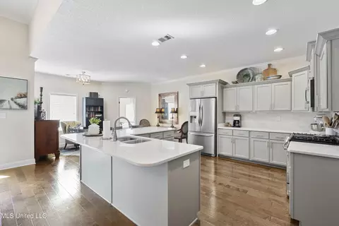 Kitchen - 1767 Robertson Place Dr, Hernando, MS 38632 photo 2 of 5