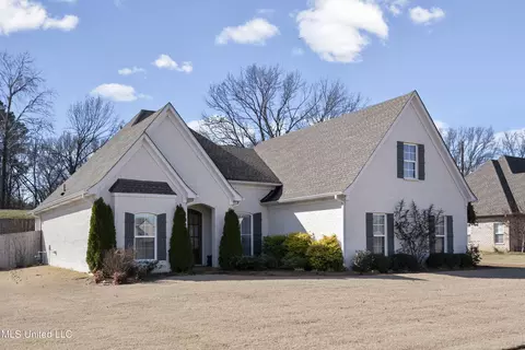 Exterior - 1767 Robertson Place Dr, Hernando, MS 38632 photo 2 of 7