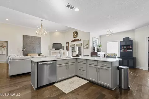 Kitchen - 1767 Robertson Place Dr, Hernando, MS 38632 photo 5 of 5