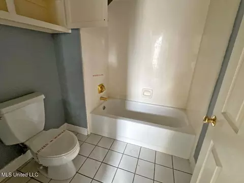 Bath - 58 Robinwood Pl, Jackson, MS 39211 photo 1 of 2