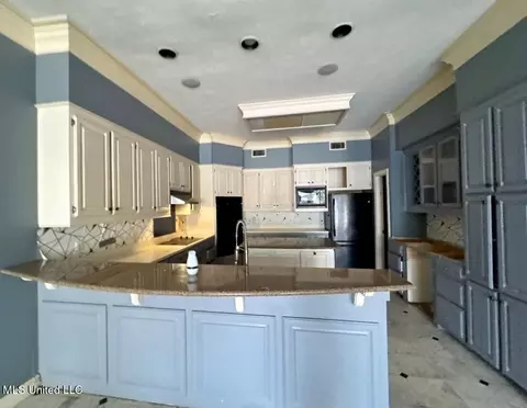 Kitchen - 58 Robinwood Pl, Jackson, MS 39211 photo 1 of 2