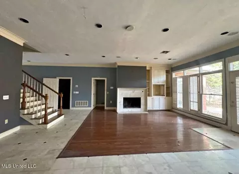 Living - 58 Robinwood Pl, Jackson, MS 39211 photo 2 of 4